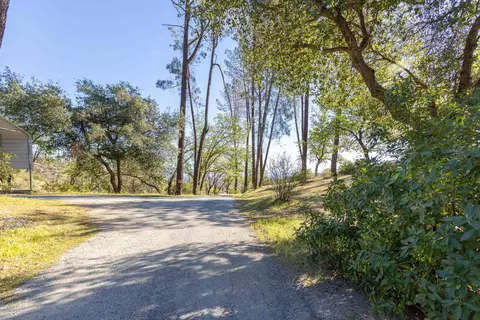 15765 Old Stagecoach Rd, Redding, CA 96001 photo 2