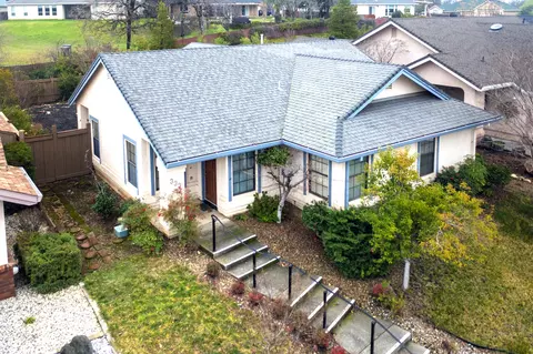 333 Vintage Path, Redding, CA 96003 photo 2
