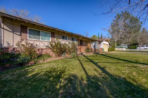 1394 Carter Way, Redding, CA 96002 photo 4
