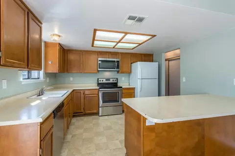 1971 Silverfield Loop, Redding, CA 96002 photo 4