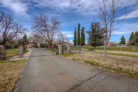 11348 Sara Dr, Redding, CA 96003 photo 1