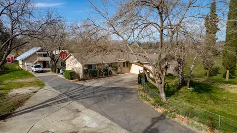11348 Sara Dr, Redding, CA 96003 photo 2
