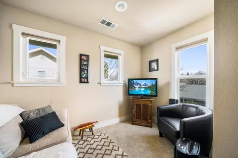 857 Fell St, Redding, CA 96001 photo 12