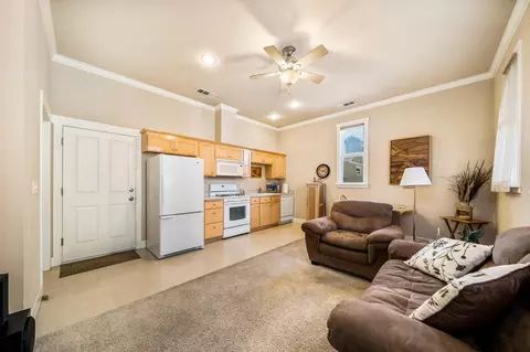 857 Fell St, Redding, CA 96001 photo 4
