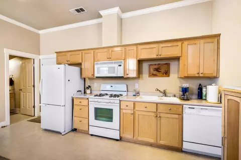 857 Fell St, Redding, CA 96001 photo 5