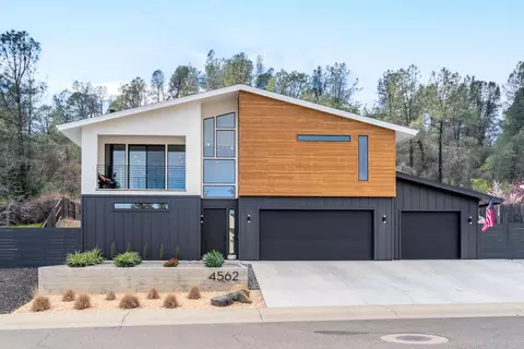 4562 Nantucket Dr, Redding, CA 96001 photo 1