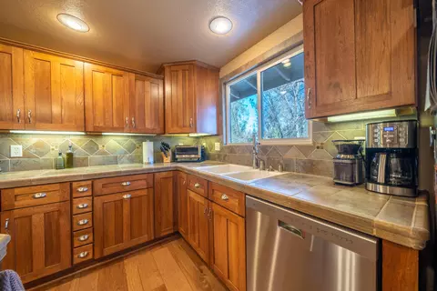 12166 Carol Ann Ln, Redding, CA 96003 photo 16
