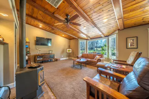 12166 Carol Ann Ln, Redding, CA 96003 photo 5