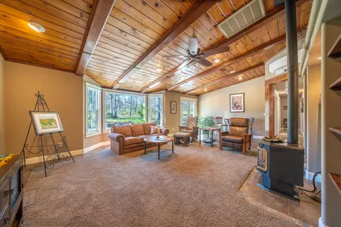 12166 Carol Ann Ln, Redding, CA 96003 photo 9
