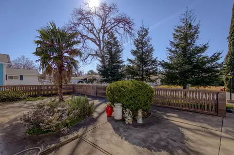 6521 Kimberly Dr, Redding, CA 96001 photo 4