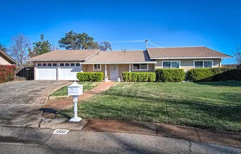 1332 Lorraine Dr, Redding, CA 96002 photo 1