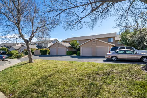 1425 Serrano Pl, Redding, CA 96003 photo 4