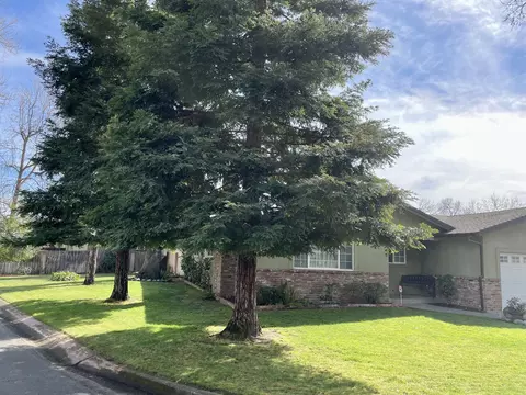 6745 Sacramento Dr, Redding, CA 96001 photo 2