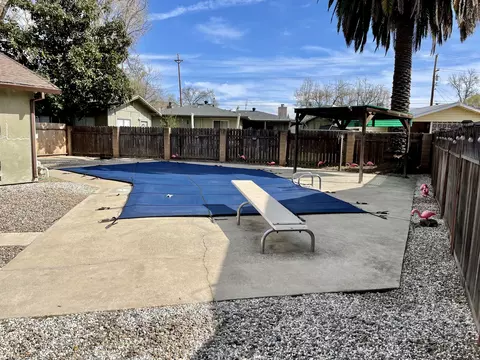 6745 Sacramento Dr, Redding, CA 96001 photo 3