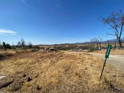 1424 White Water Cir, Redding, CA 96003 photo 3