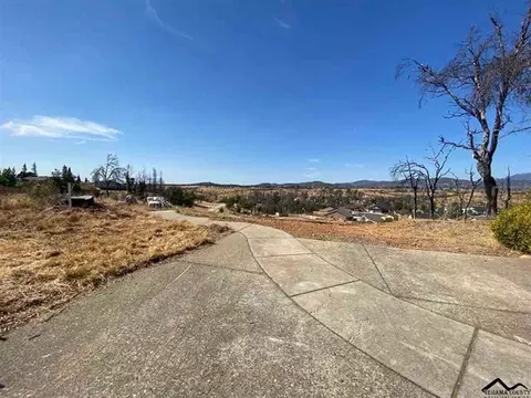 1424 White Water Cir, Redding, CA 96003 photo 1