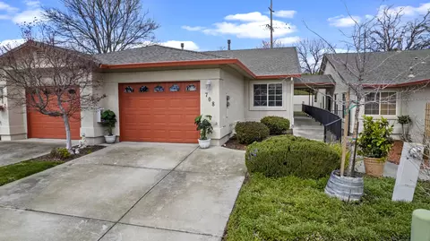 708 Stonebriar Trl, Redding, CA 96003