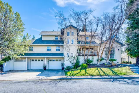 2135 Edinburgh Way, Redding, CA 96003
