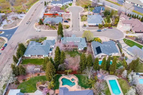 2135 Edinburgh Way, Redding, CA 96003 photo 37