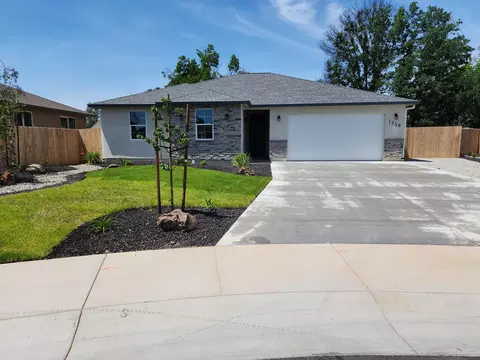 1358 Fitz Pl, Redding, CA 96003