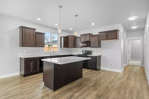 1302 Fitz Pl, Redding, CA 96003 photo 5