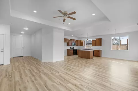 1305 Fitz Pl, Redding, CA 96003 photo 3