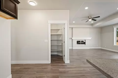 1345 Fitz Pl, Redding, CA 96003 photo 3