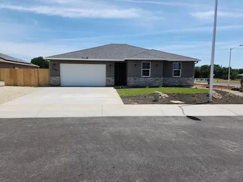 1385 Fitz Pl, Redding, CA 96003