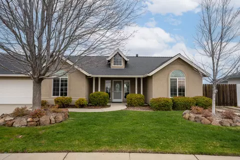4020 Winter Green Ct, Redding, CA 96001 photo 2