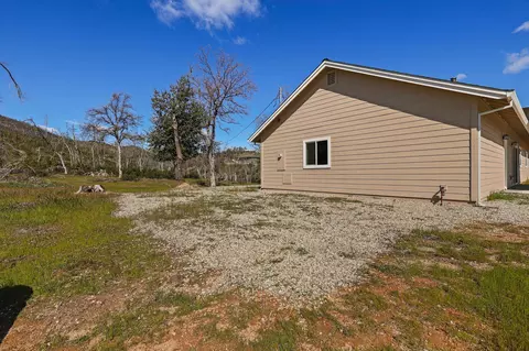 15861 Joey Ln, Redding, CA 96001 photo 19