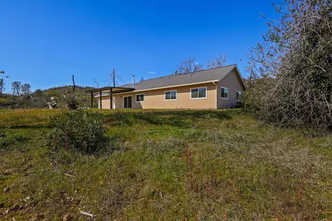 15861 Joey Ln, Redding, CA 96001 photo 9