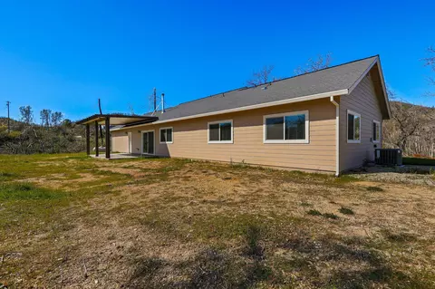 15861 Joey Ln, Redding, CA 96001 photo 8