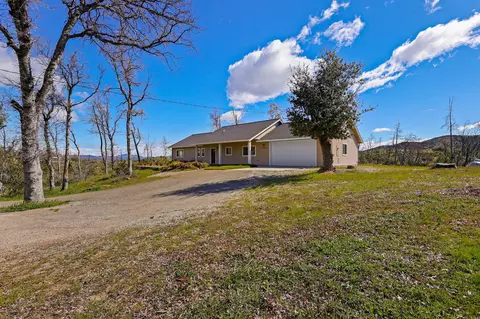 15861 Joey Ln, Redding, CA 96001 photo 3