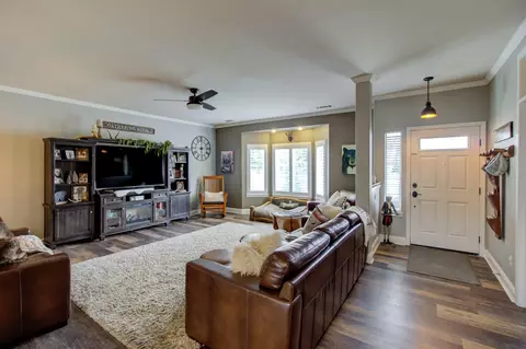 4594 Quinton Dr, Redding, CA 96001 photo 4