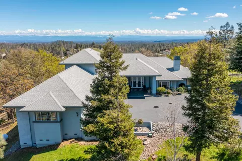 8925 Elusion Ct, Redding, CA 96001