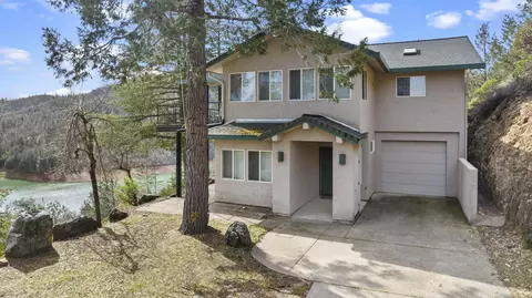 17753 Skyline Dr, Lakehead, CA 96051