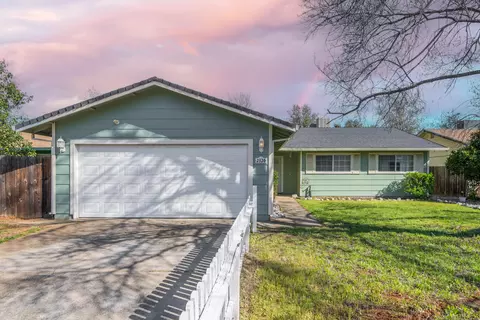 2320 Venus Way, Redding, CA 96002