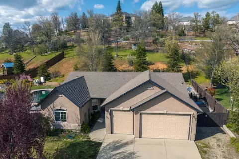 1174 Lakeside Dr, Redding, CA 96001