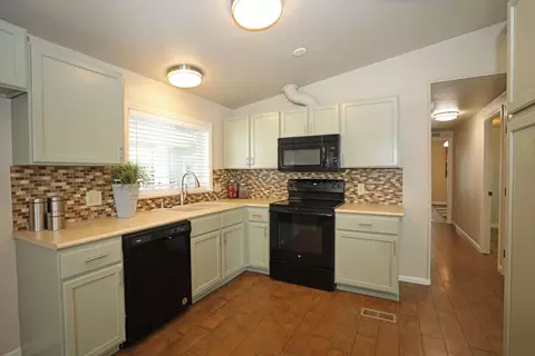 1183 Fox Den Dr, Redding, CA 96003 photo 3