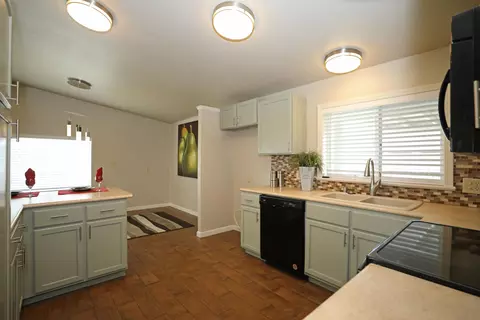 1183 Fox Den Dr, Redding, CA 96003 photo 4
