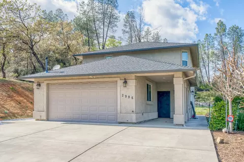 2996 Crownview Ln, Redding, CA 96003 photo 2