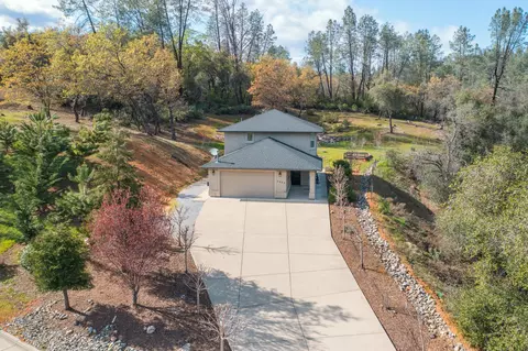 2996 Crownview Ln, Redding, CA 96003