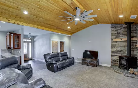 12027 Lewis Ln, Redding, CA 96003 photo 6