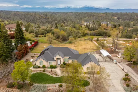 6850 Amber Ridge Dr, Anderson, CA 96007