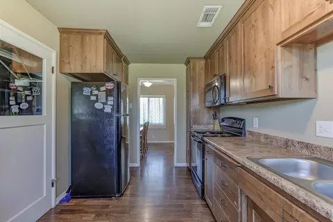 1109 Layton Rd, Redding, CA 96002 photo 8