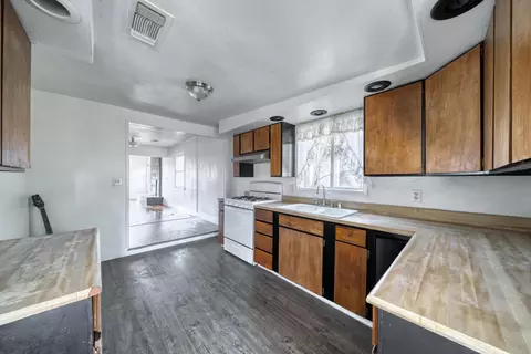 2911 Mahan St, Redding, CA 96001 photo 8
