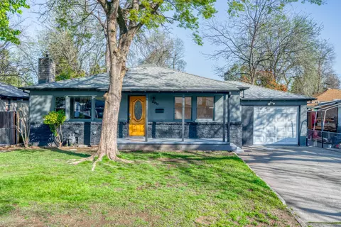 2911 Mahan St, Redding, CA 96001