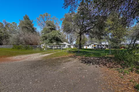 12039 Old Oregon Trl, Redding, CA 96003 photo 2