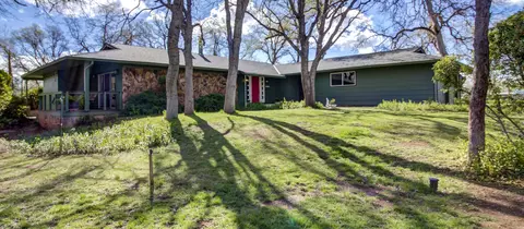 11367 Easy St, Redding, CA 96003