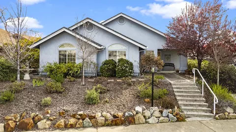 319 Franciscan Trl, Redding, CA 96003